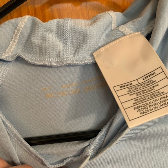 Nike Hooded 3/4 Workout Shirt - Picture 6 of 8